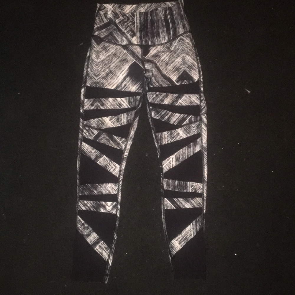Lululemon 7/8 mesh leggings size 4